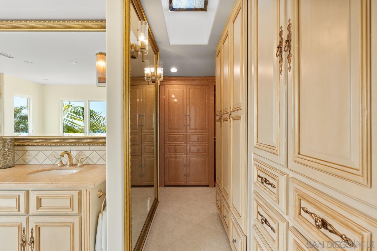 Detail Gallery Image 38 of 61 For 3235  Harbor View Dr, San Diego,  CA 92106 - 5 Beds | 4/2 Baths