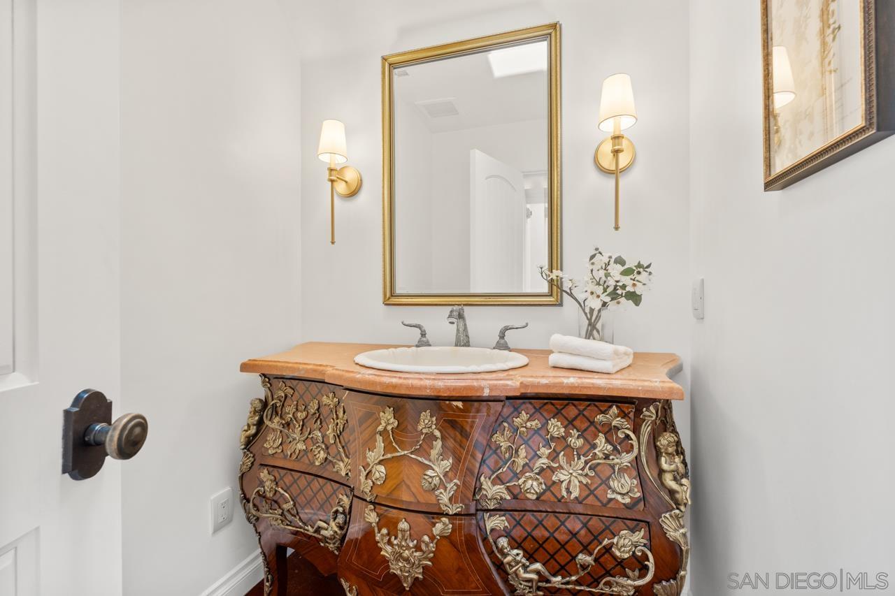 Detail Gallery Image 40 of 61 For 3235  Harbor View Dr, San Diego,  CA 92106 - 5 Beds | 4/2 Baths