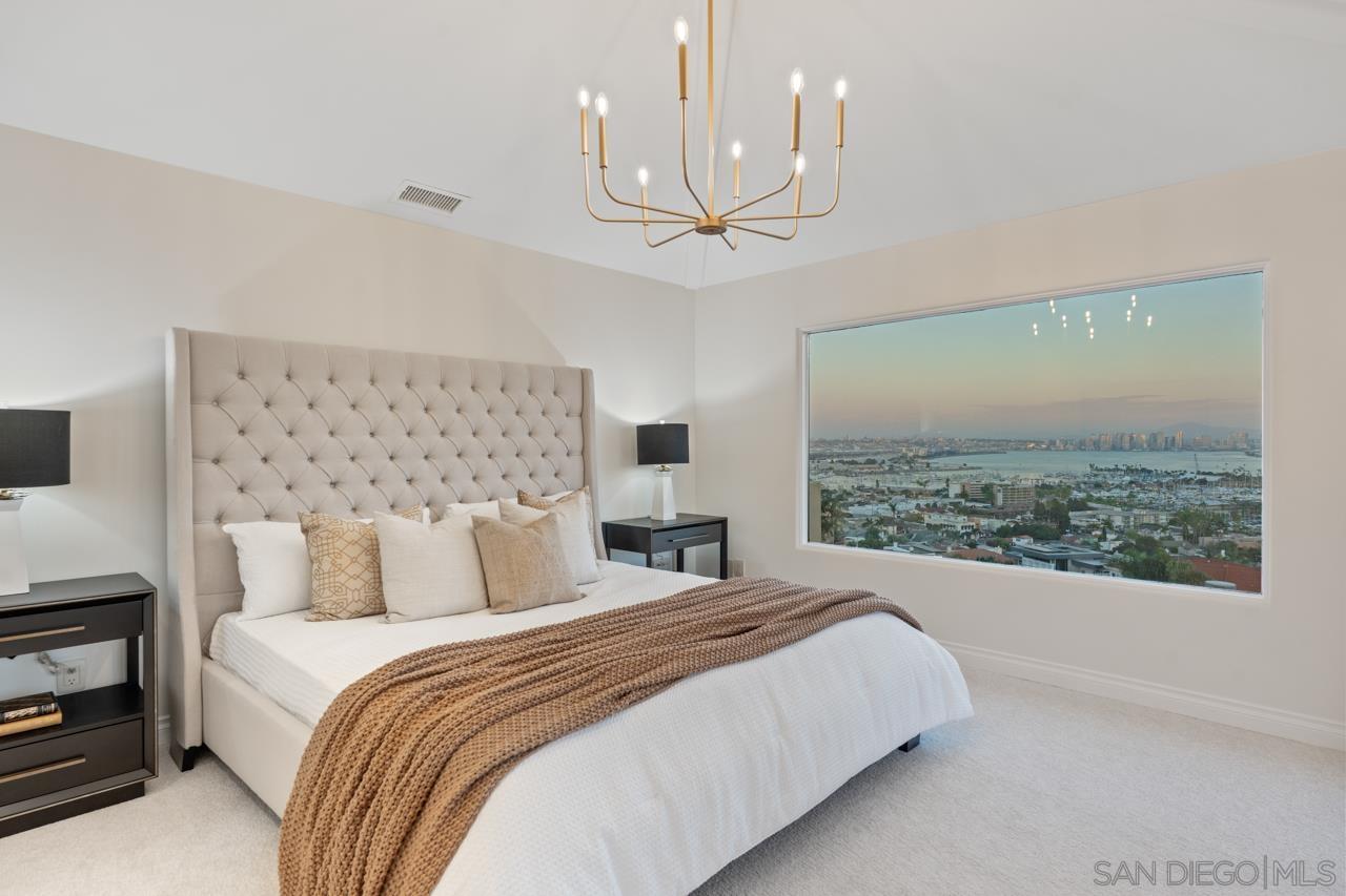 Detail Gallery Image 5 of 61 For 3235  Harbor View Dr, San Diego,  CA 92106 - 5 Beds | 4/2 Baths