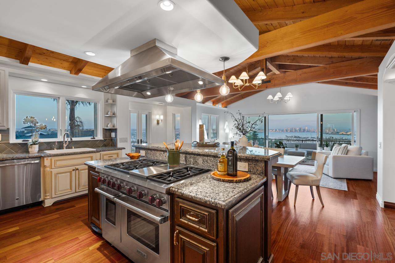 Detail Gallery Image 6 of 61 For 3235  Harbor View Dr, San Diego,  CA 92106 - 5 Beds | 4/2 Baths