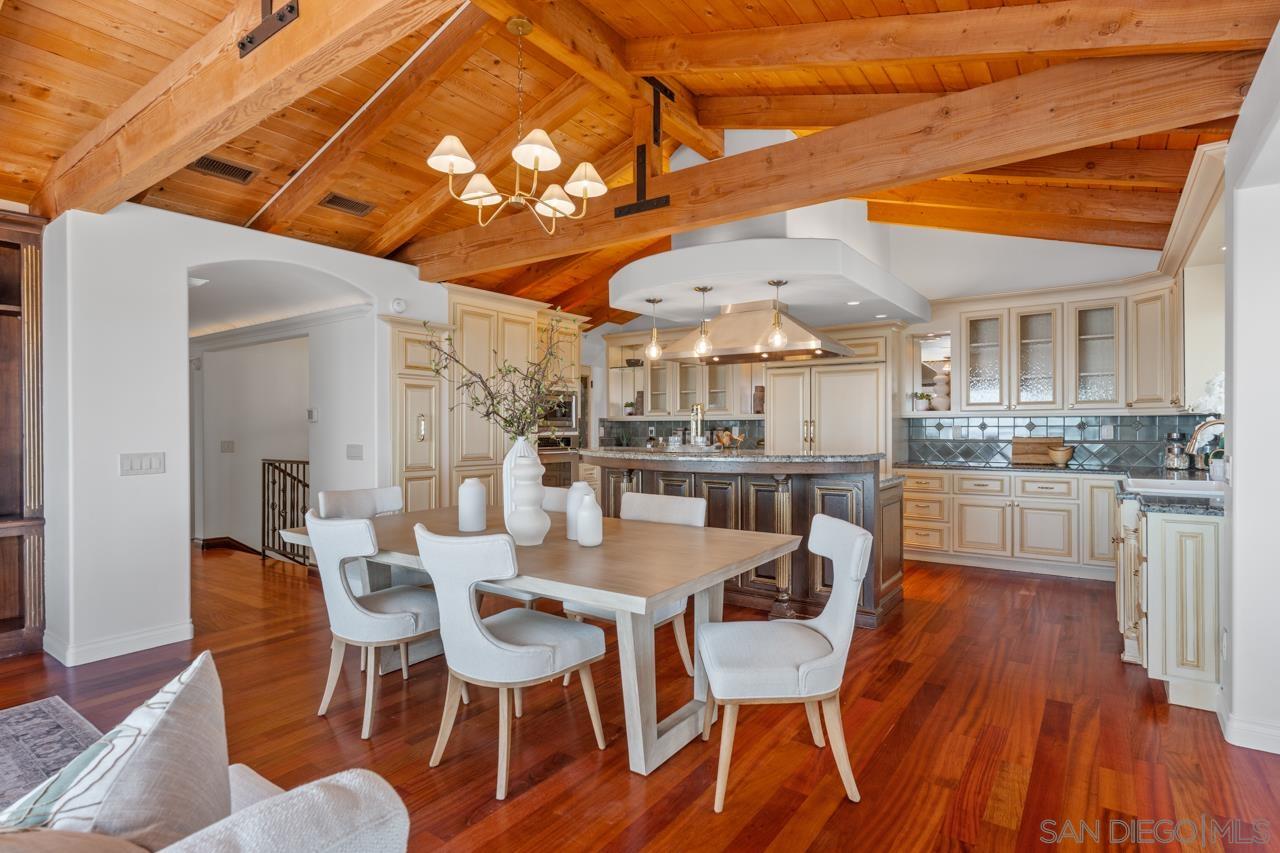 Detail Gallery Image 7 of 61 For 3235  Harbor View Dr, San Diego,  CA 92106 - 5 Beds | 4/2 Baths