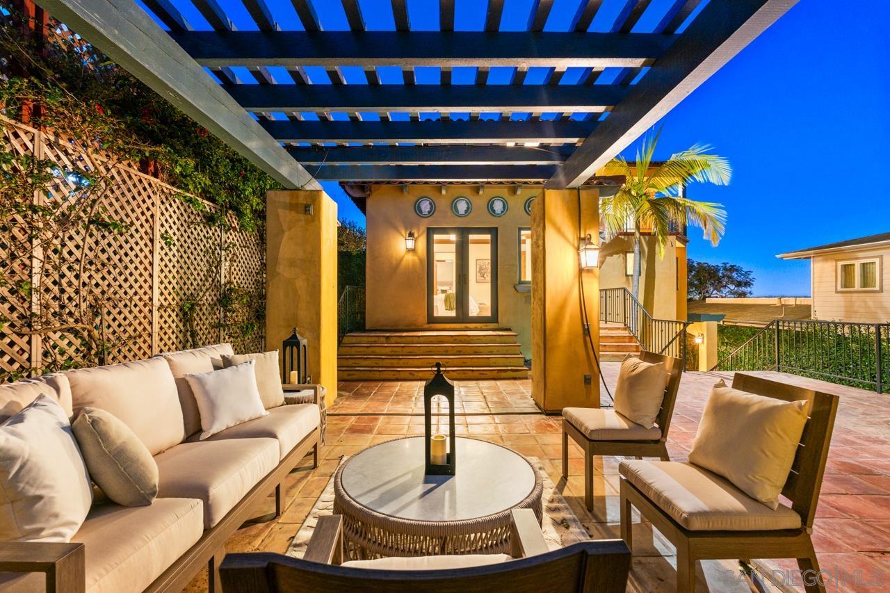 Detail Gallery Image 8 of 61 For 3235  Harbor View Dr, San Diego,  CA 92106 - 5 Beds | 4/2 Baths