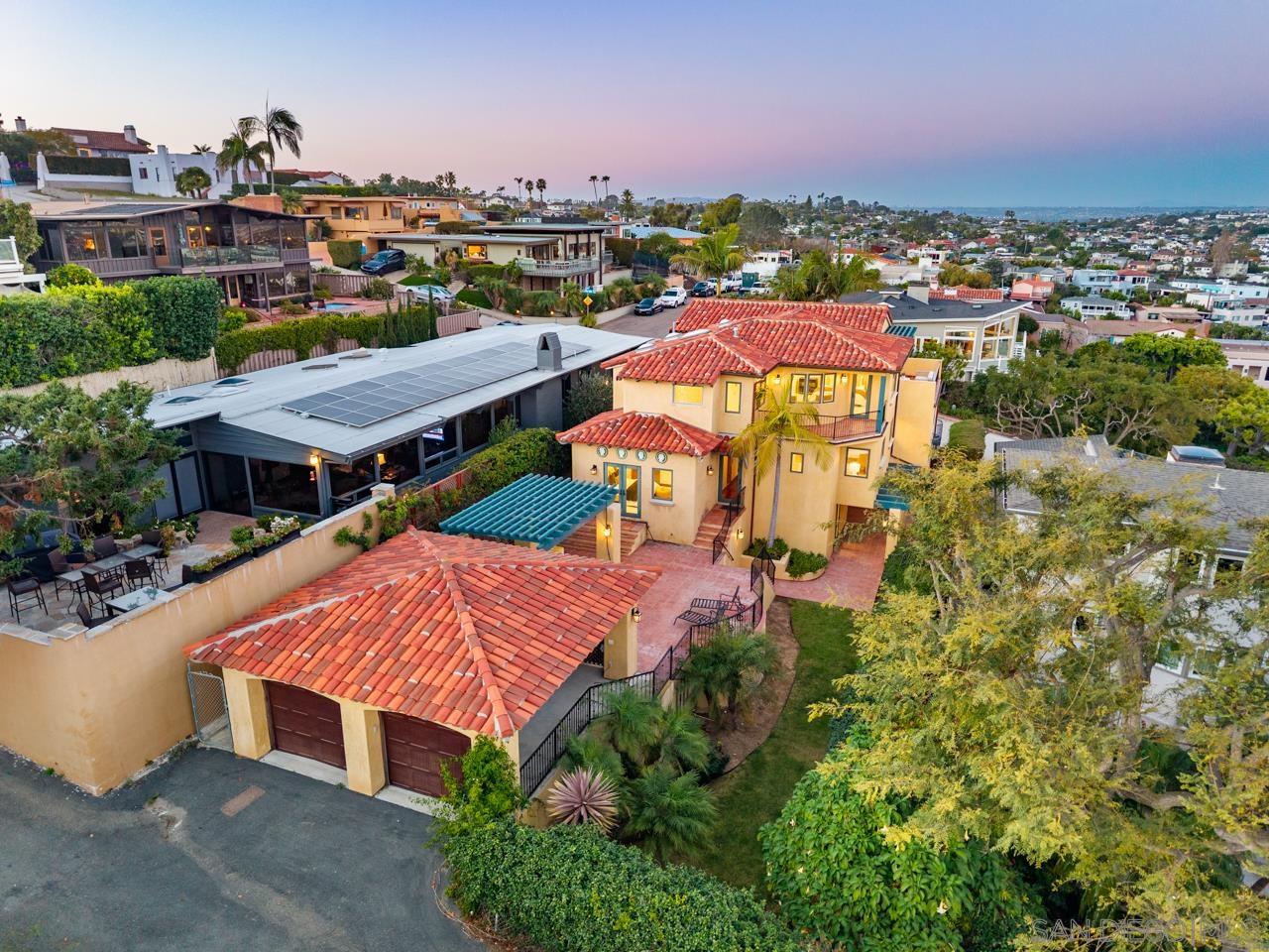 Detail Gallery Image 10 of 61 For 3235  Harbor View Dr, San Diego,  CA 92106 - 5 Beds | 4/2 Baths