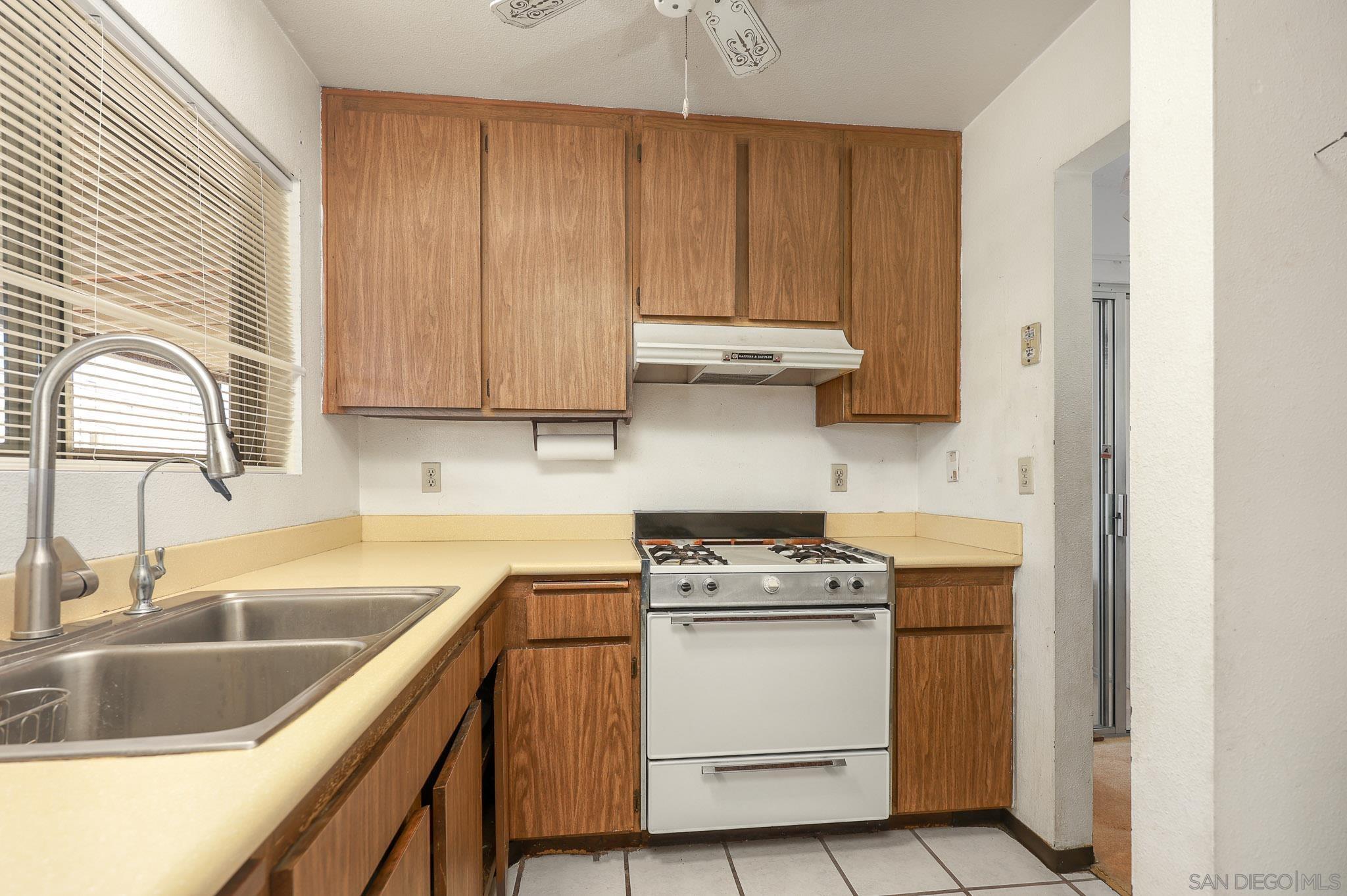 Detail Gallery Image 12 of 29 For 1572  Peacock Blvd, Oceanside,  CA 92056 - 3 Beds | 1/1 Baths