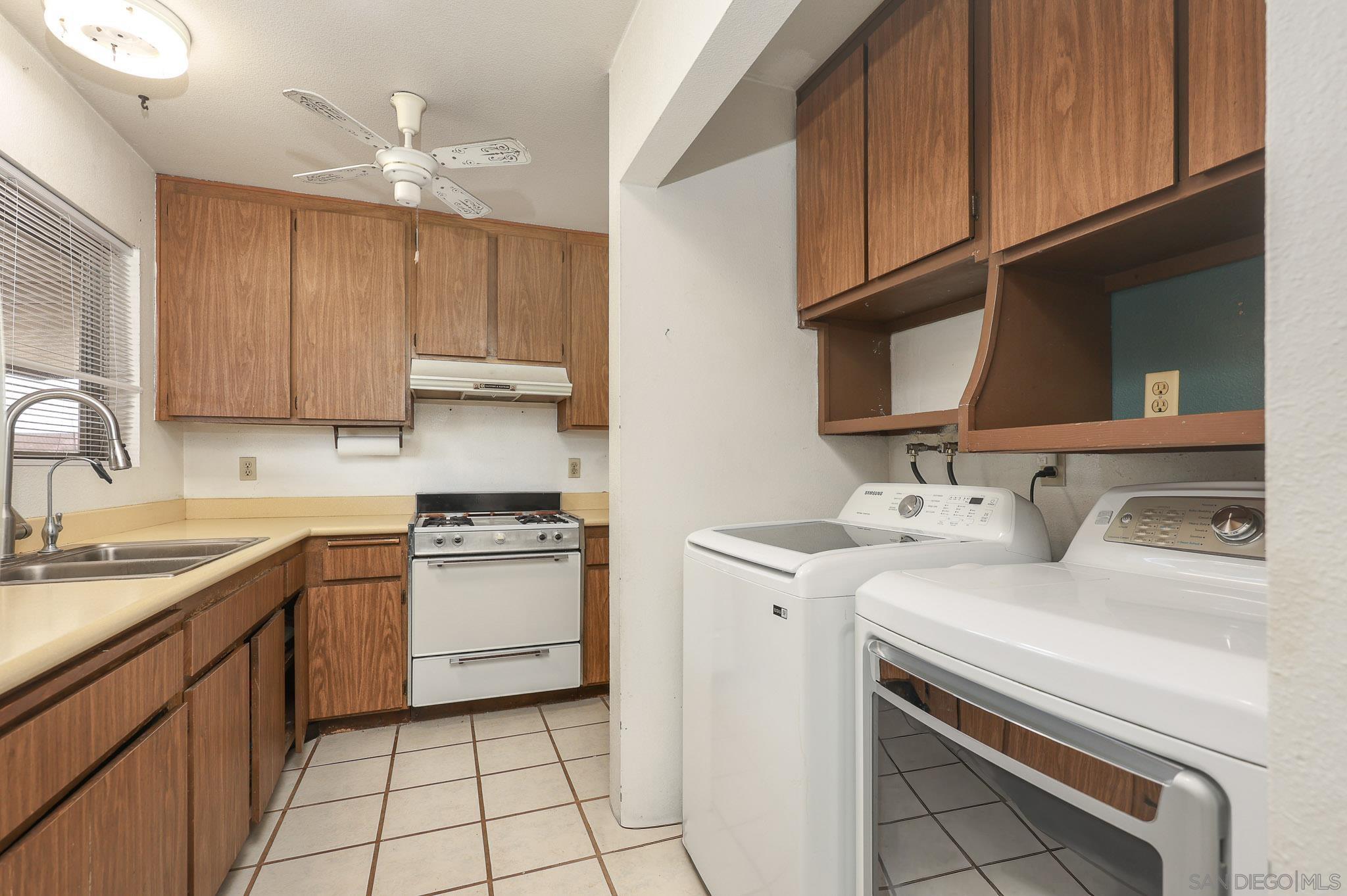 Detail Gallery Image 13 of 29 For 1572  Peacock Blvd, Oceanside,  CA 92056 - 3 Beds | 1/1 Baths