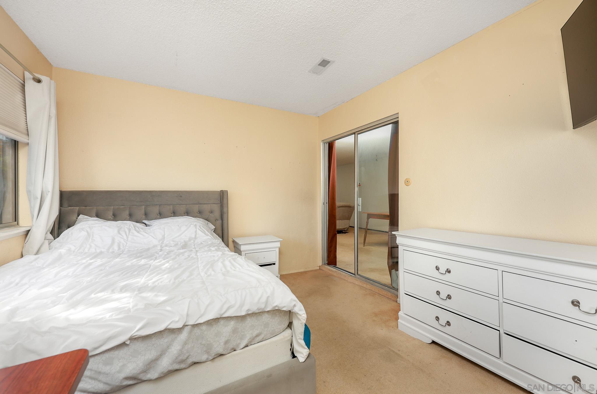 Detail Gallery Image 15 of 29 For 1572  Peacock Blvd, Oceanside,  CA 92056 - 3 Beds | 1/1 Baths