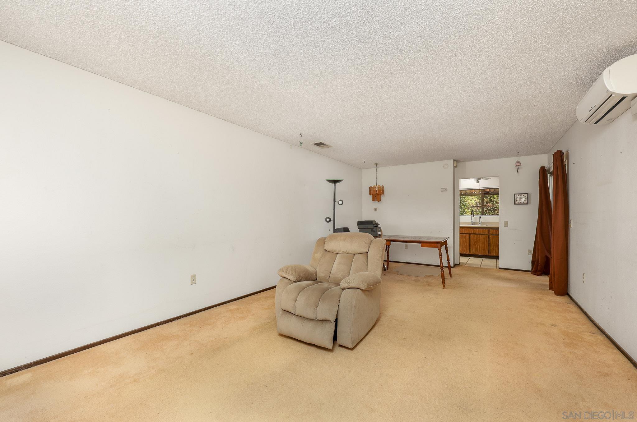 Detail Gallery Image 5 of 29 For 1572  Peacock Blvd, Oceanside,  CA 92056 - 3 Beds | 1/1 Baths