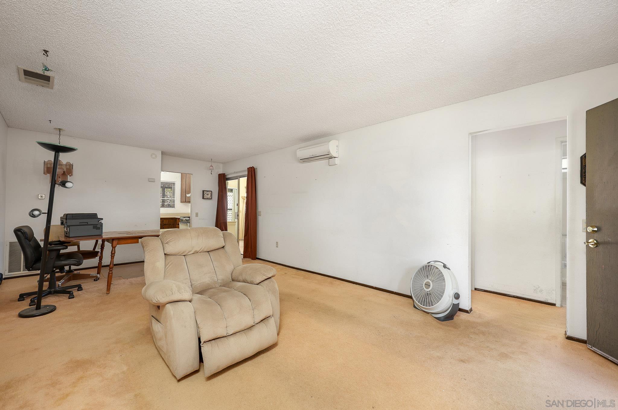 Detail Gallery Image 6 of 29 For 1572  Peacock Blvd, Oceanside,  CA 92056 - 3 Beds | 1/1 Baths