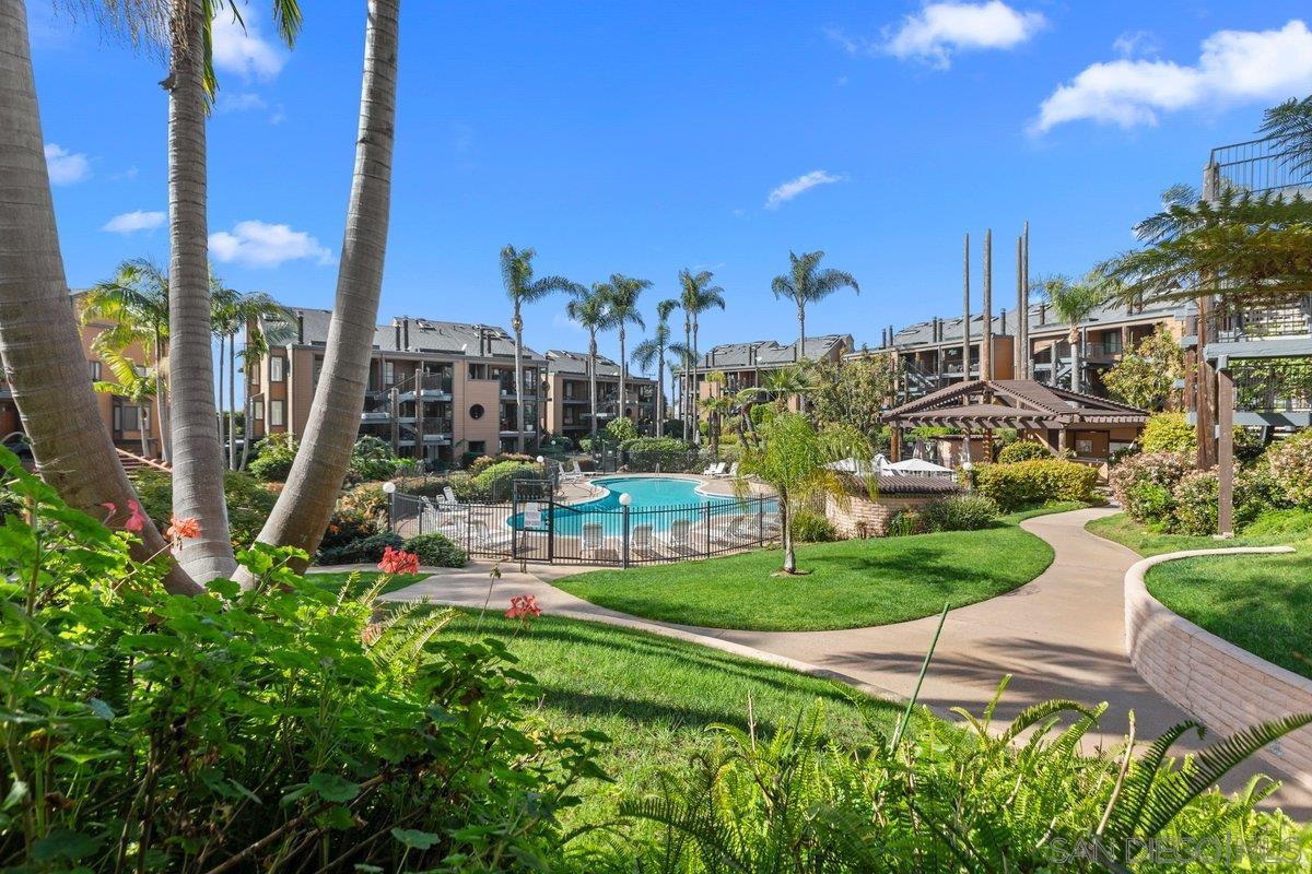 Detail Gallery Image 14 of 68 For 4011  Layang Layang Cir  #F,  Carlsbad,  CA 92008 - 2 Beds | 2/1 Baths