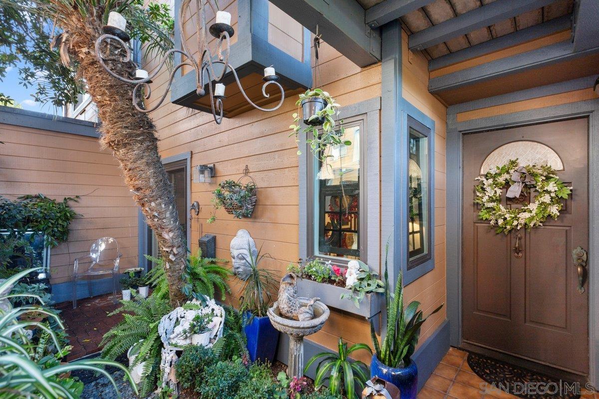 Detail Gallery Image 5 of 68 For 4011  Layang Layang Cir  #F,  Carlsbad,  CA 92008 - 2 Beds | 2/1 Baths