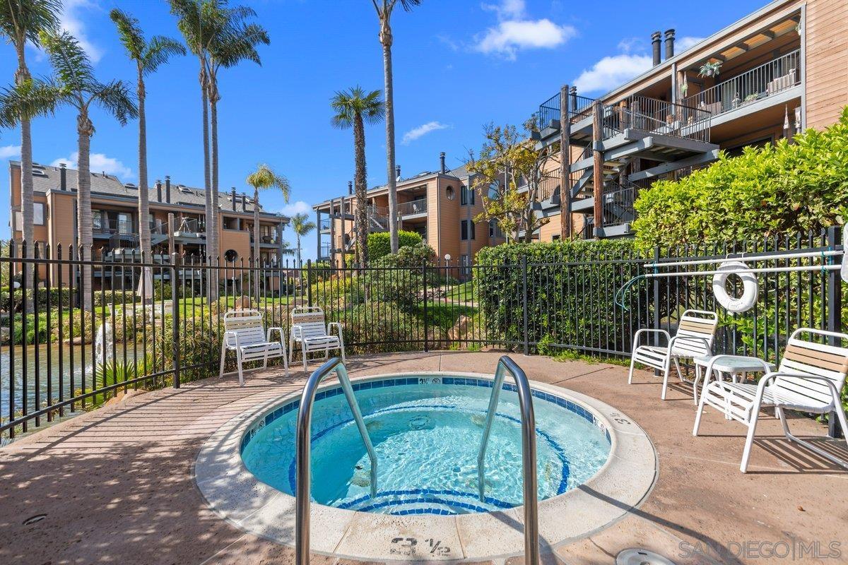 Detail Gallery Image 44 of 68 For 4011  Layang Layang Cir  #F,  Carlsbad,  CA 92008 - 2 Beds | 2/1 Baths