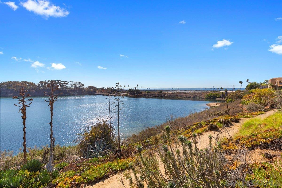 Detail Gallery Image 59 of 68 For 4011  Layang Layang Cir  #F,  Carlsbad,  CA 92008 - 2 Beds | 2/1 Baths