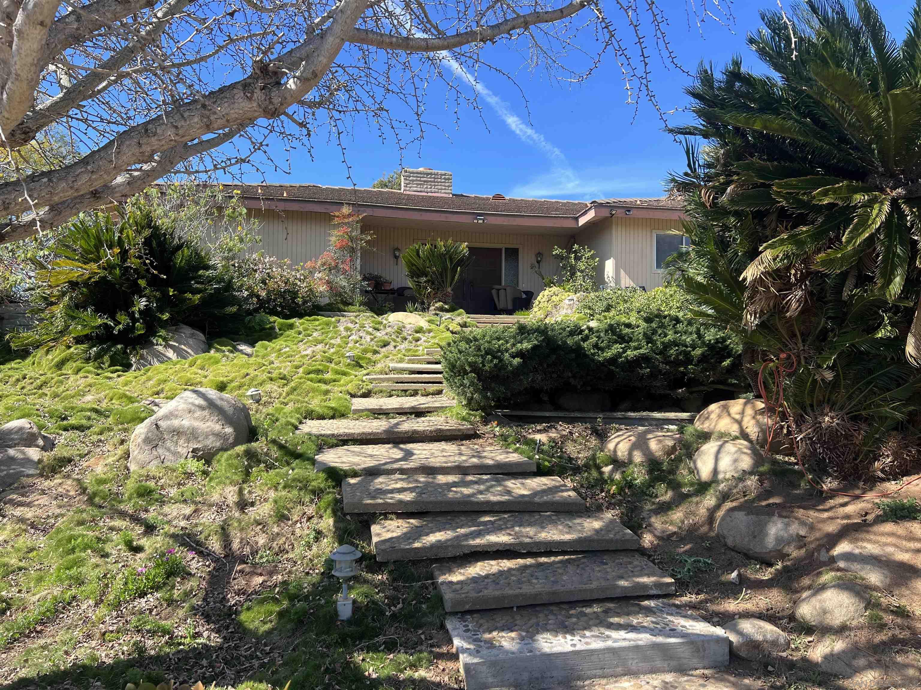 Detail Gallery Image 3 of 5 For 3250  Sunny Creek Rd, Carlsbad,  CA 92010 - 3 Beds | 2 Baths