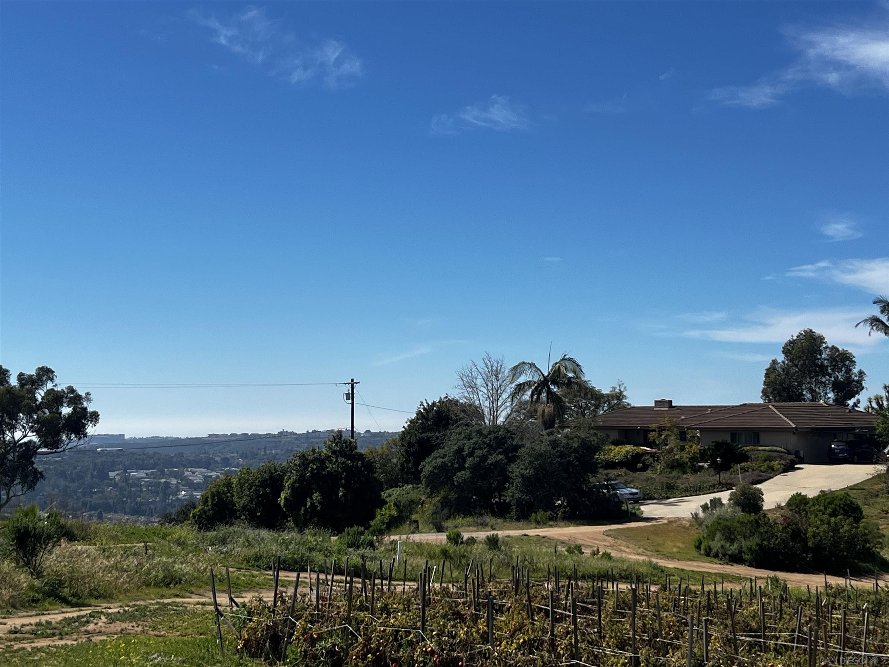 Detail Gallery Image 5 of 5 For 3250  Sunny Creek Rd, Carlsbad,  CA 92010 - 3 Beds | 2 Baths