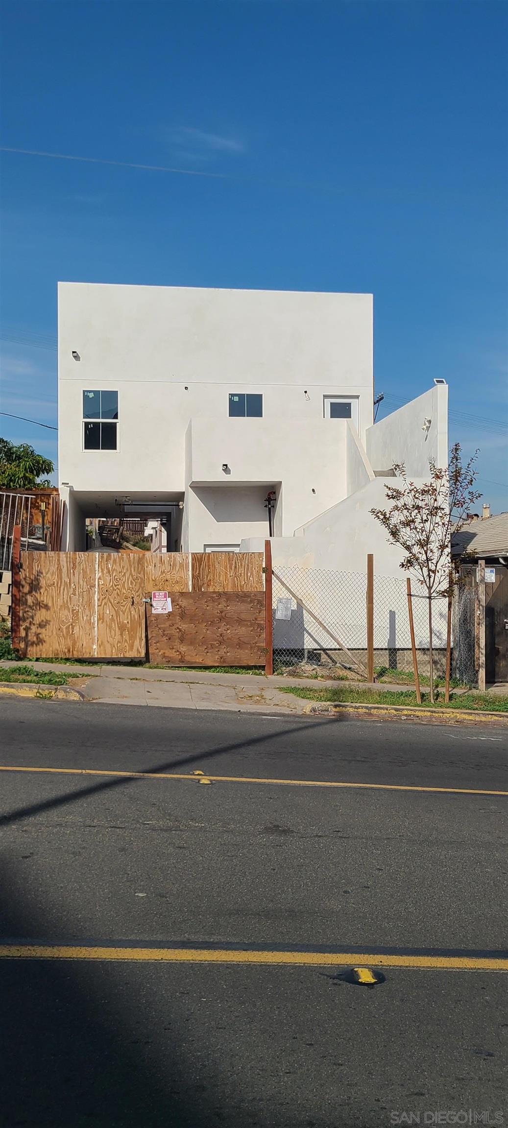 Detail Gallery Image 2 of 8 For 3236  National Ave, San Diego,  CA 92113 - – Beds | – Baths