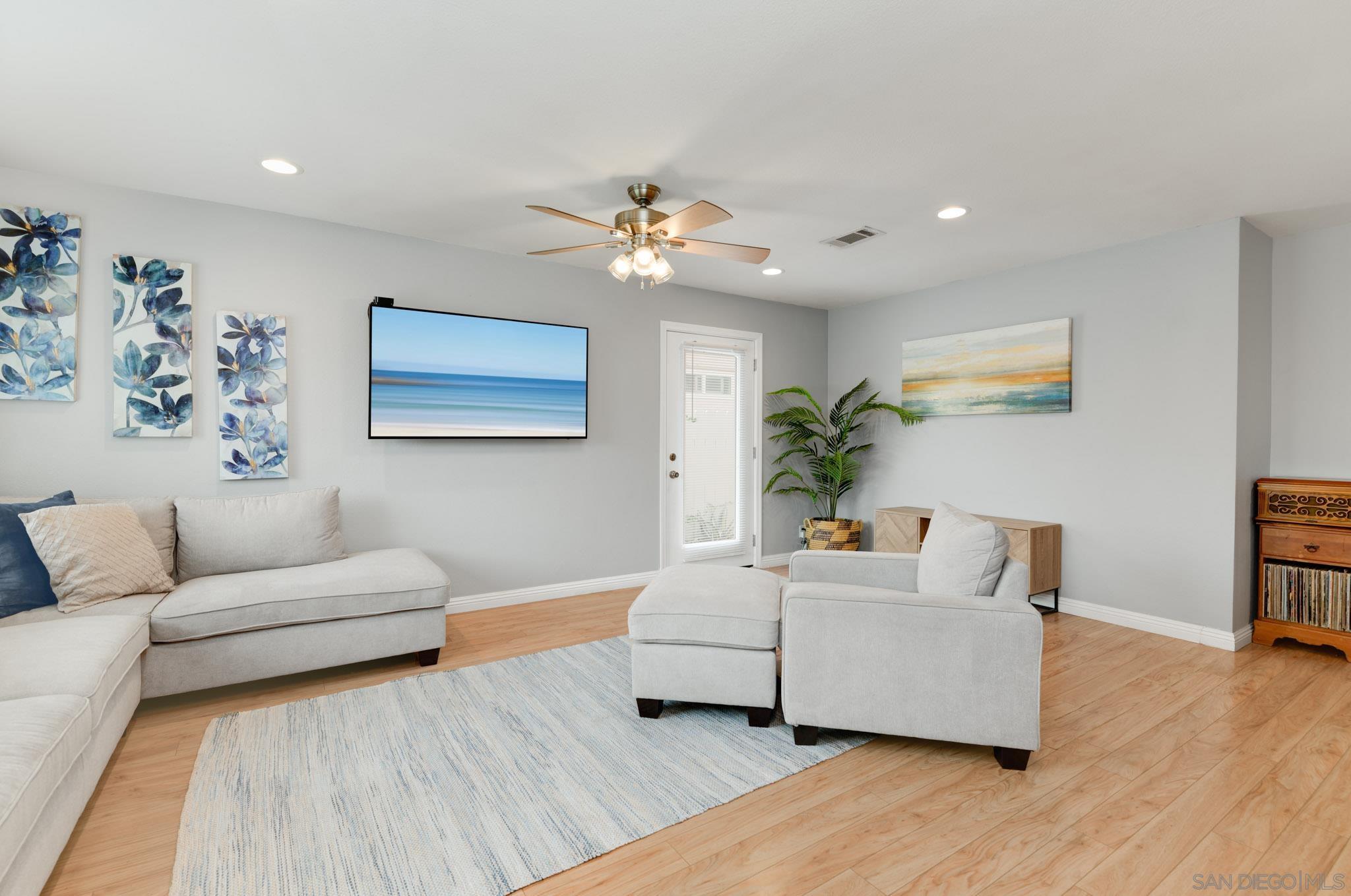 Detail Gallery Image 3 of 23 For 154  Harrison St, Oceanside,  CA 92057 - 3 Beds | 2 Baths