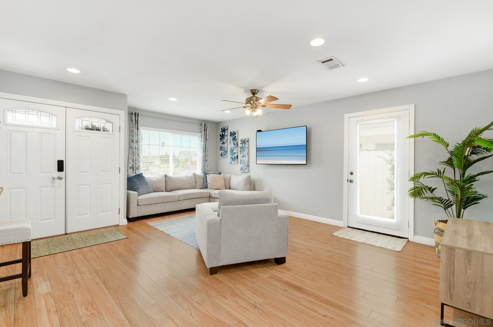 Detail Gallery Image 5 of 23 For 154  Harrison St, Oceanside,  CA 92057 - 3 Beds | 2 Baths