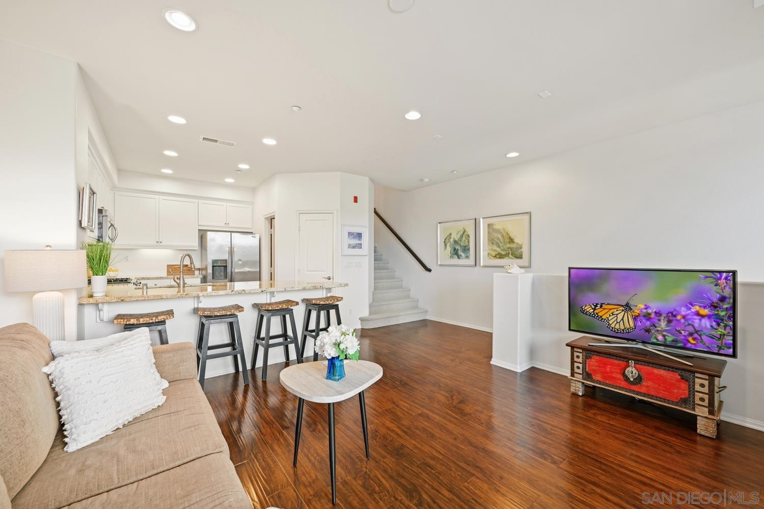 Detail Gallery Image 3 of 23 For 2533  Antlers Way, San Marcos,  CA 92078 - 2 Beds | 2/1 Baths