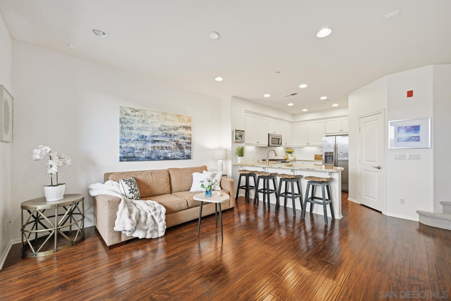 Detail Gallery Image 4 of 23 For 2533  Antlers Way, San Marcos,  CA 92078 - 2 Beds | 2/1 Baths