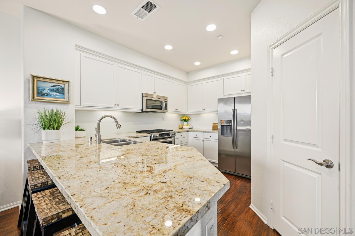 Detail Gallery Image 8 of 23 For 2533  Antlers Way, San Marcos,  CA 92078 - 2 Beds | 2/1 Baths