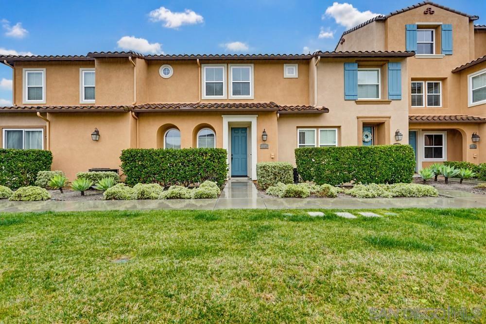 Detail Gallery Image 2 of 39 For 17059  Calle Trevino  #5,  San Diego,  CA 92127 - 2 Beds | 2/1 Baths