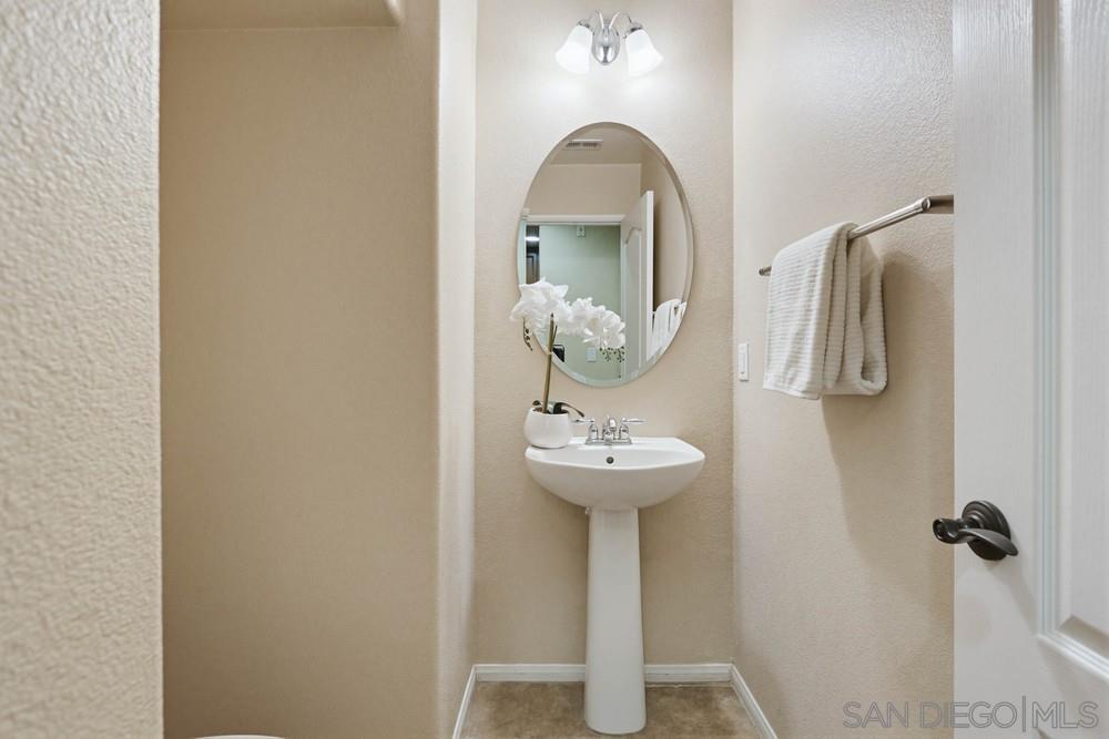 Detail Gallery Image 14 of 39 For 17059  Calle Trevino  #5,  San Diego,  CA 92127 - 2 Beds | 2/1 Baths