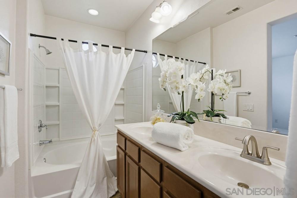 Detail Gallery Image 20 of 39 For 17059  Calle Trevino  #5,  San Diego,  CA 92127 - 2 Beds | 2/1 Baths