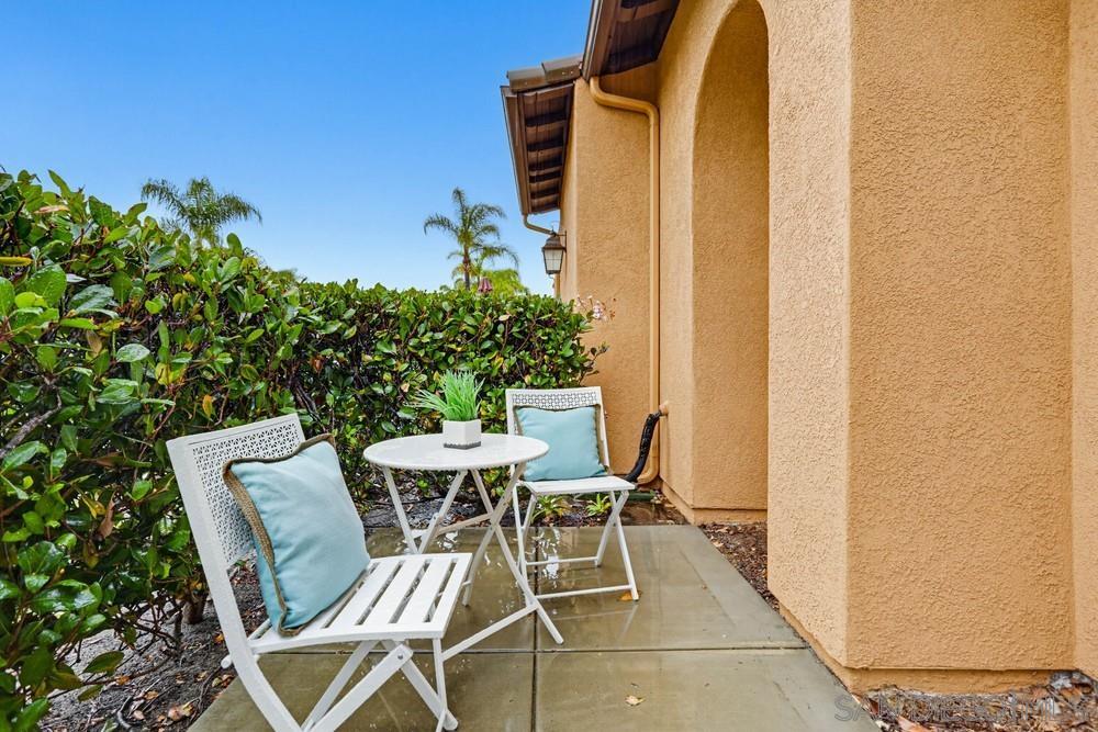 Detail Gallery Image 3 of 39 For 17059  Calle Trevino  #5,  San Diego,  CA 92127 - 2 Beds | 2/1 Baths