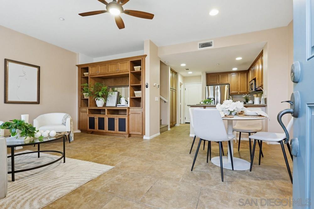 Detail Gallery Image 4 of 39 For 17059  Calle Trevino  #5,  San Diego,  CA 92127 - 2 Beds | 2/1 Baths