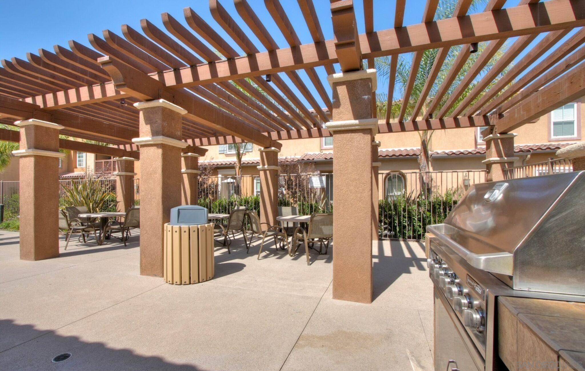 Detail Gallery Image 35 of 39 For 17059  Calle Trevino  #5,  San Diego,  CA 92127 - 2 Beds | 2/1 Baths