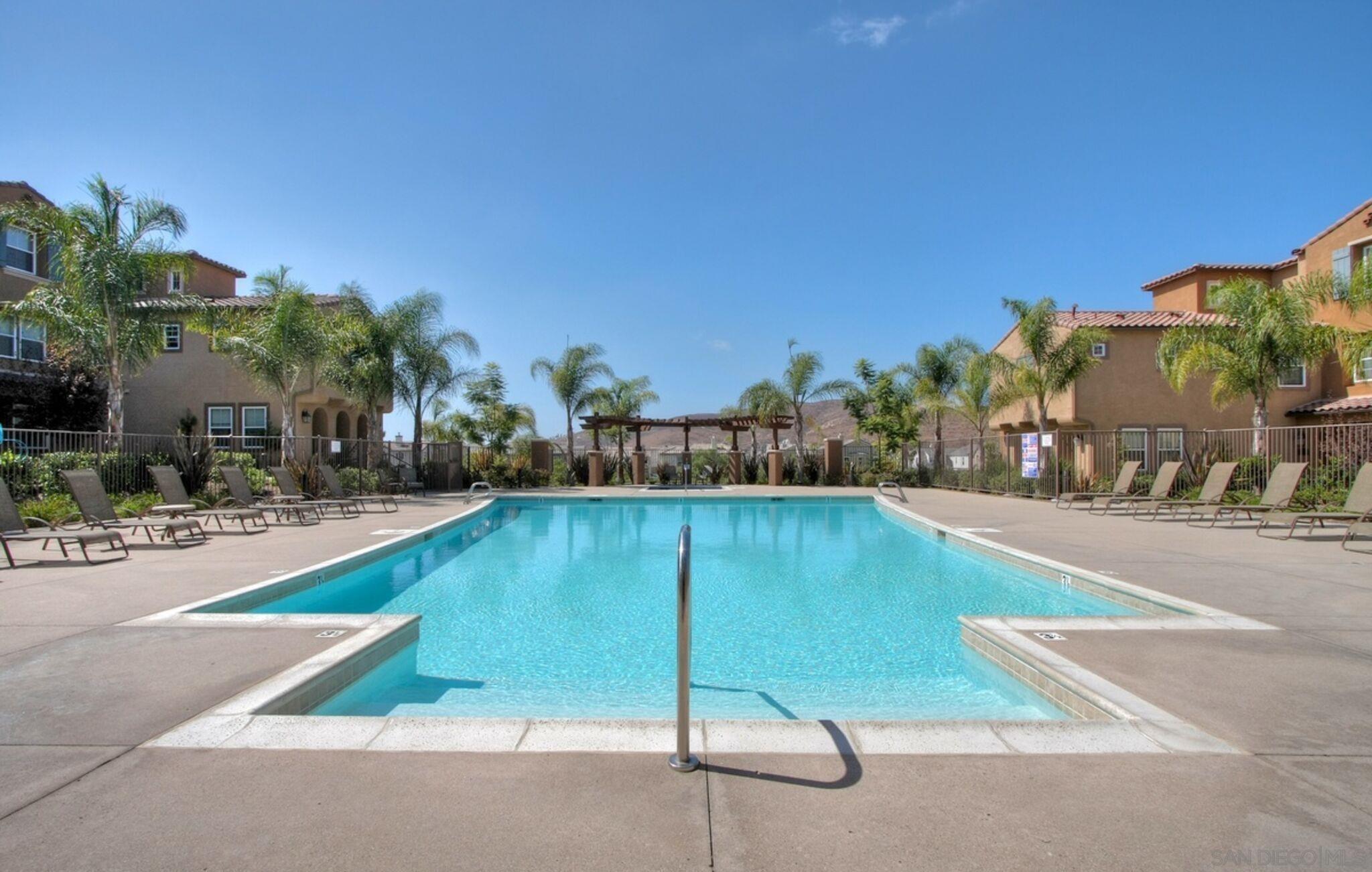 Detail Gallery Image 38 of 39 For 17059  Calle Trevino  #5,  San Diego,  CA 92127 - 2 Beds | 2/1 Baths