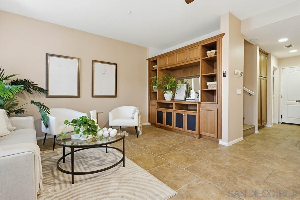 Detail Gallery Image 5 of 39 For 17059  Calle Trevino  #5,  San Diego,  CA 92127 - 2 Beds | 2/1 Baths