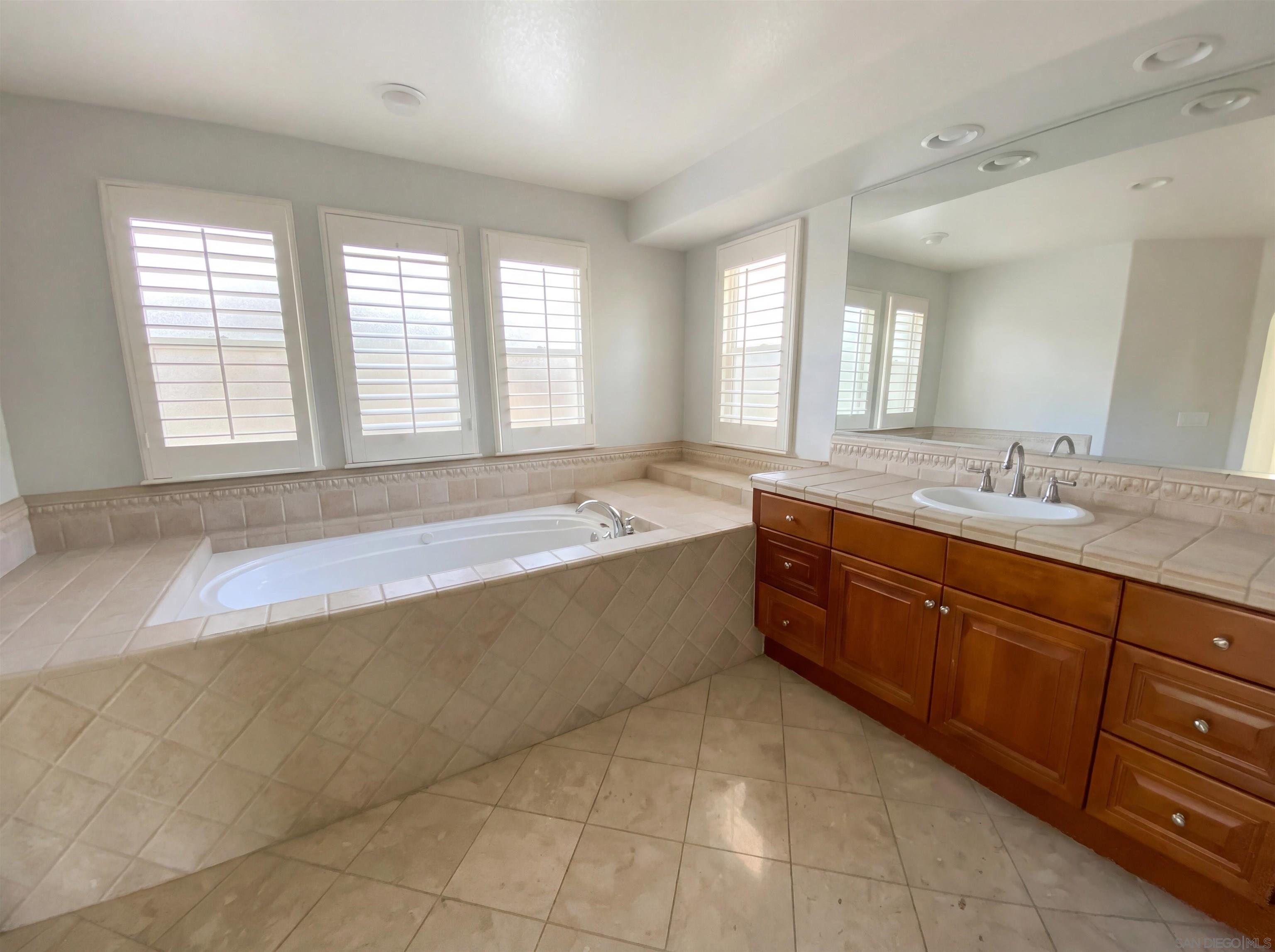 Detail Gallery Image 28 of 31 For 6259  Paseo Callado, Carlsbad,  CA 92009 - 5 Beds | 5/1 Baths