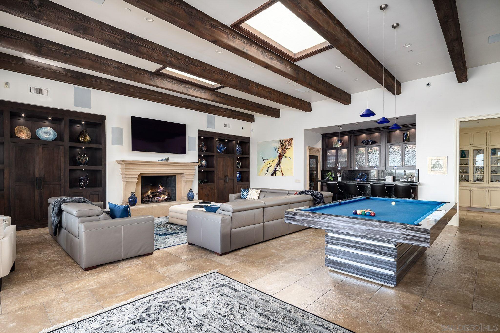 Detail Gallery Image 13 of 39 For 6565  Calle Reina, Rancho Santa Fe,  CA 92067 - 7 Beds | 8/2 Baths