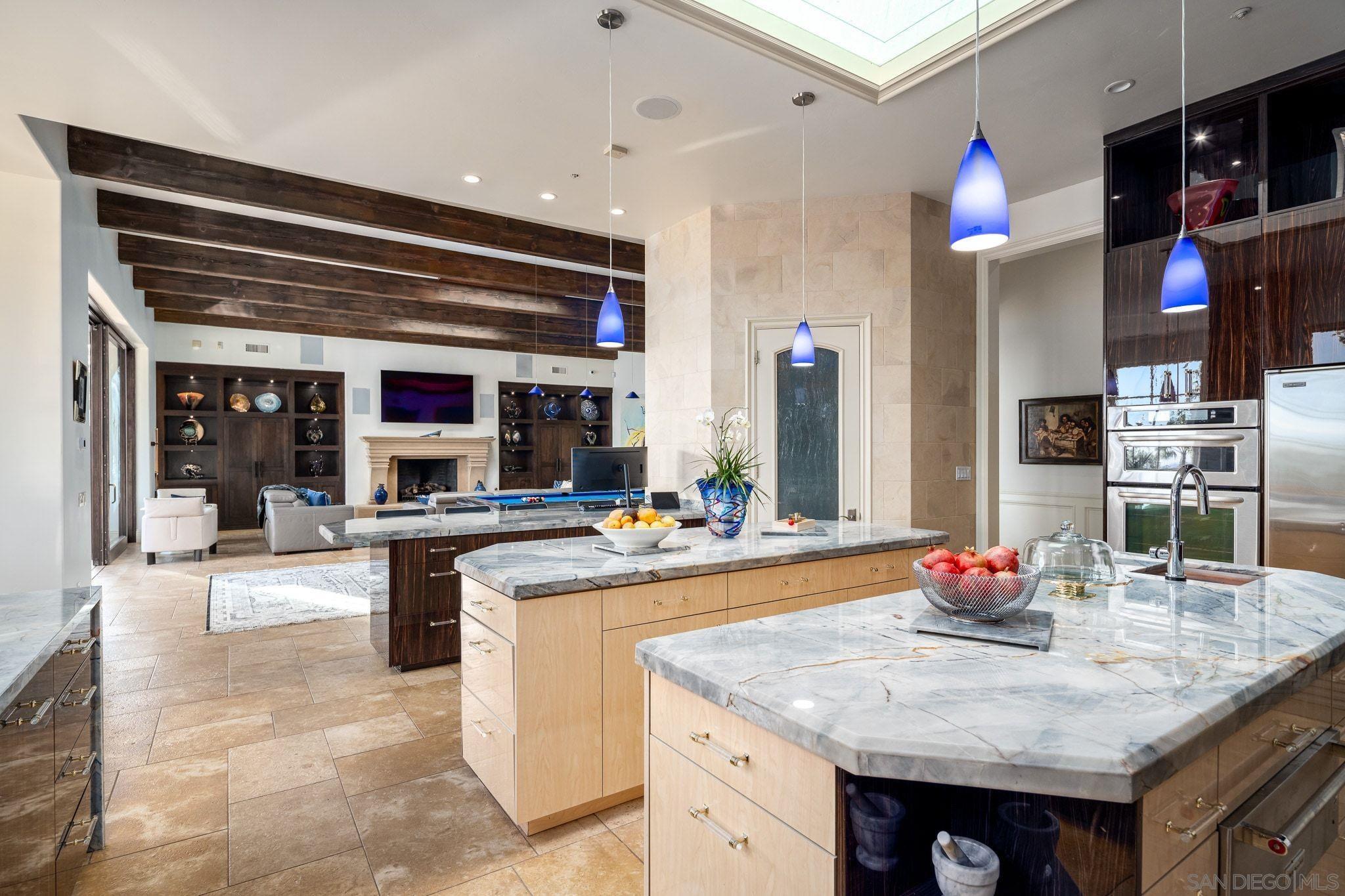 Detail Gallery Image 14 of 39 For 6565  Calle Reina, Rancho Santa Fe,  CA 92067 - 7 Beds | 8/2 Baths