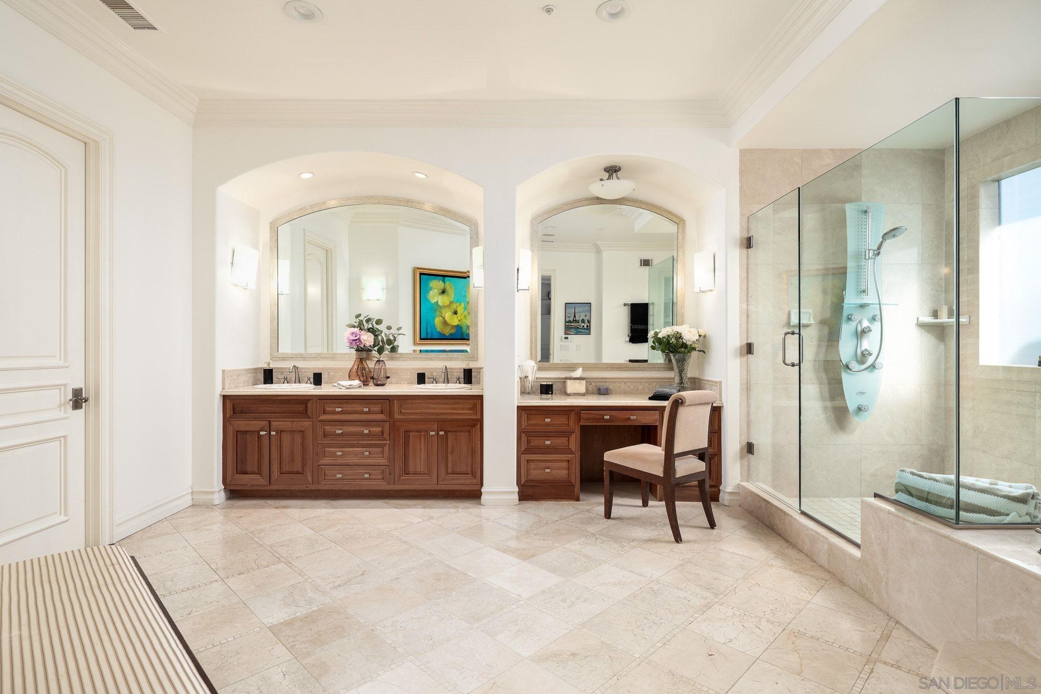 Detail Gallery Image 23 of 39 For 6565  Calle Reina, Rancho Santa Fe,  CA 92067 - 7 Beds | 8/2 Baths