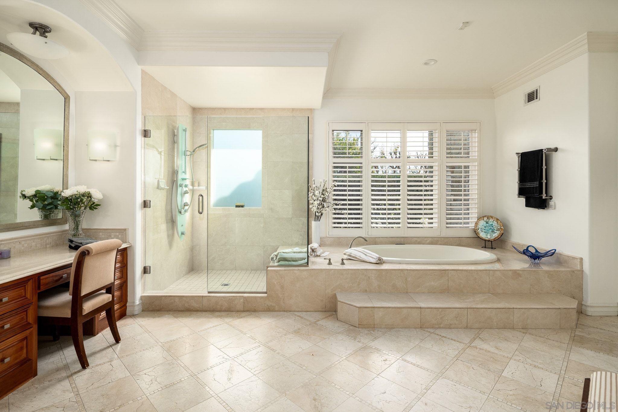 Detail Gallery Image 24 of 39 For 6565  Calle Reina, Rancho Santa Fe,  CA 92067 - 7 Beds | 8/2 Baths