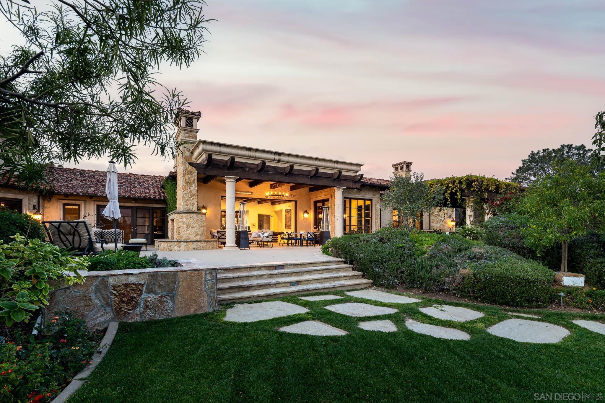 Detail Gallery Image 4 of 39 For 6565  Calle Reina, Rancho Santa Fe,  CA 92067 - 7 Beds | 8/2 Baths