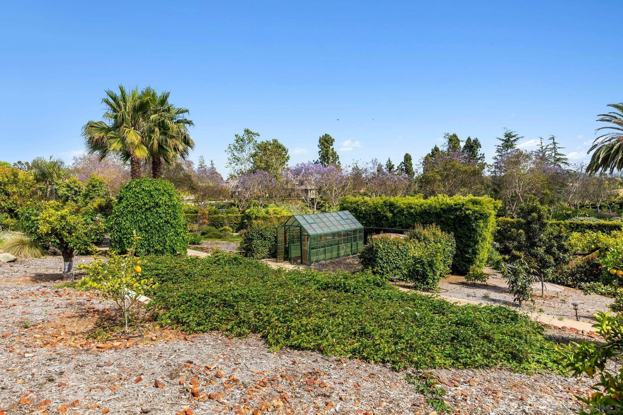 Detail Gallery Image 31 of 39 For 6565  Calle Reina, Rancho Santa Fe,  CA 92067 - 7 Beds | 8/2 Baths
