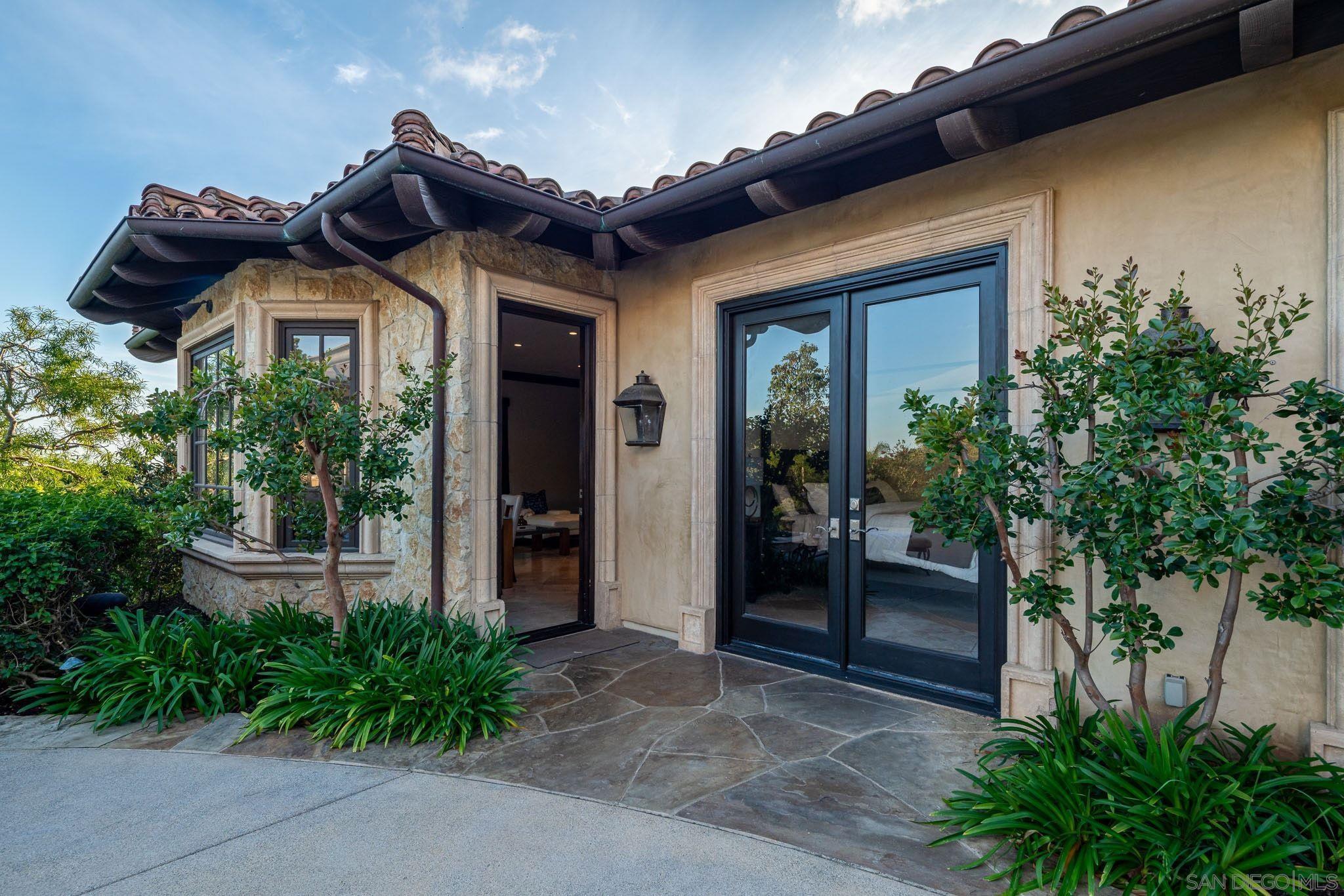 Detail Gallery Image 33 of 39 For 6565  Calle Reina, Rancho Santa Fe,  CA 92067 - 7 Beds | 8/2 Baths