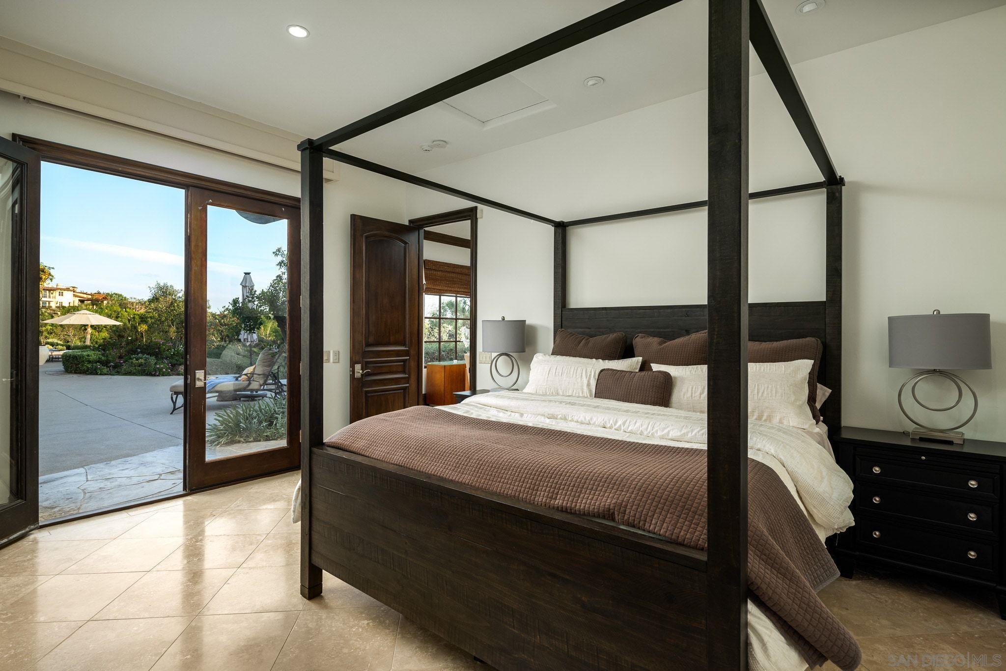 Detail Gallery Image 34 of 39 For 6565  Calle Reina, Rancho Santa Fe,  CA 92067 - 7 Beds | 8/2 Baths