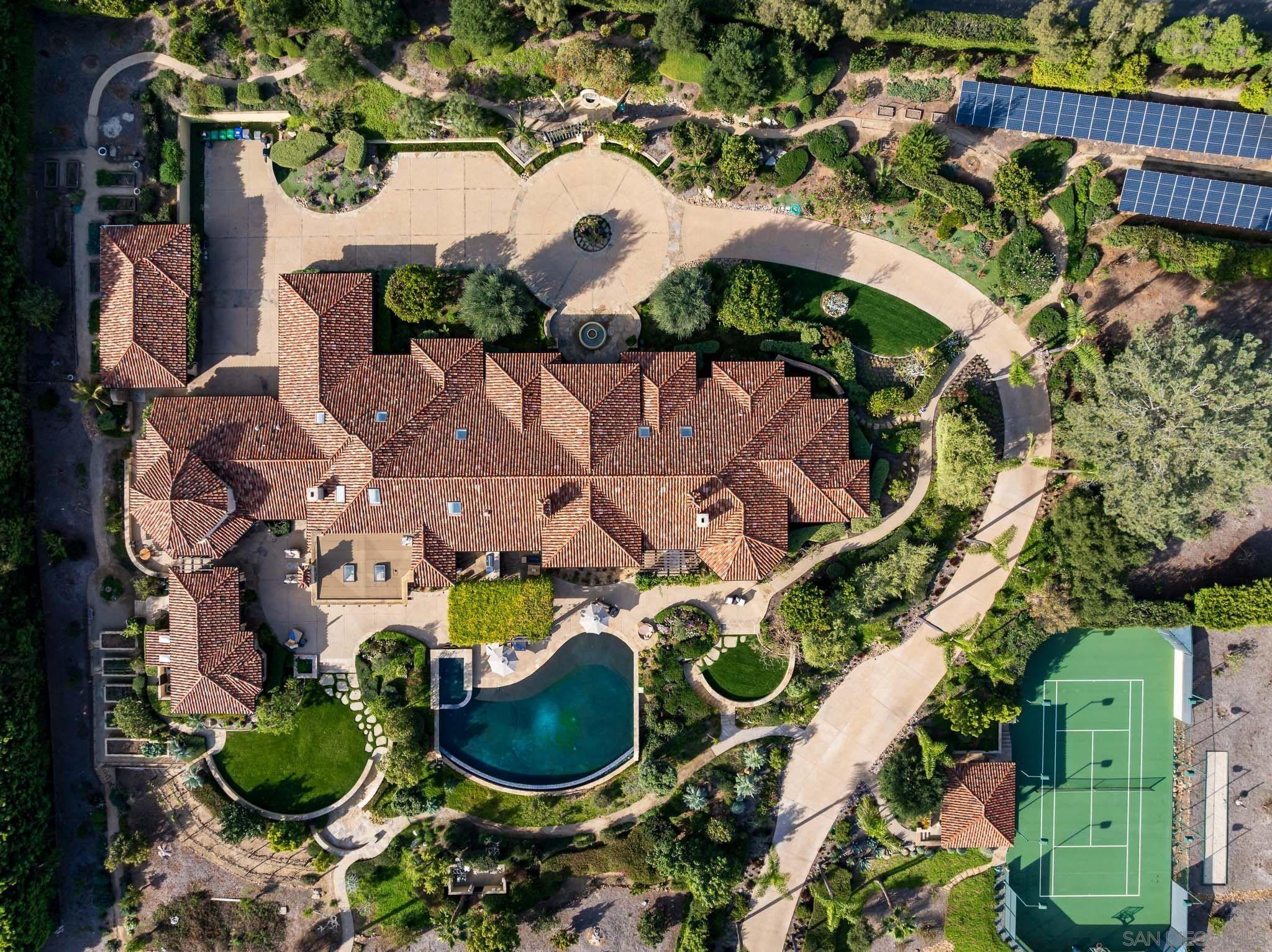 Detail Gallery Image 38 of 39 For 6565  Calle Reina, Rancho Santa Fe,  CA 92067 - 7 Beds | 8/2 Baths