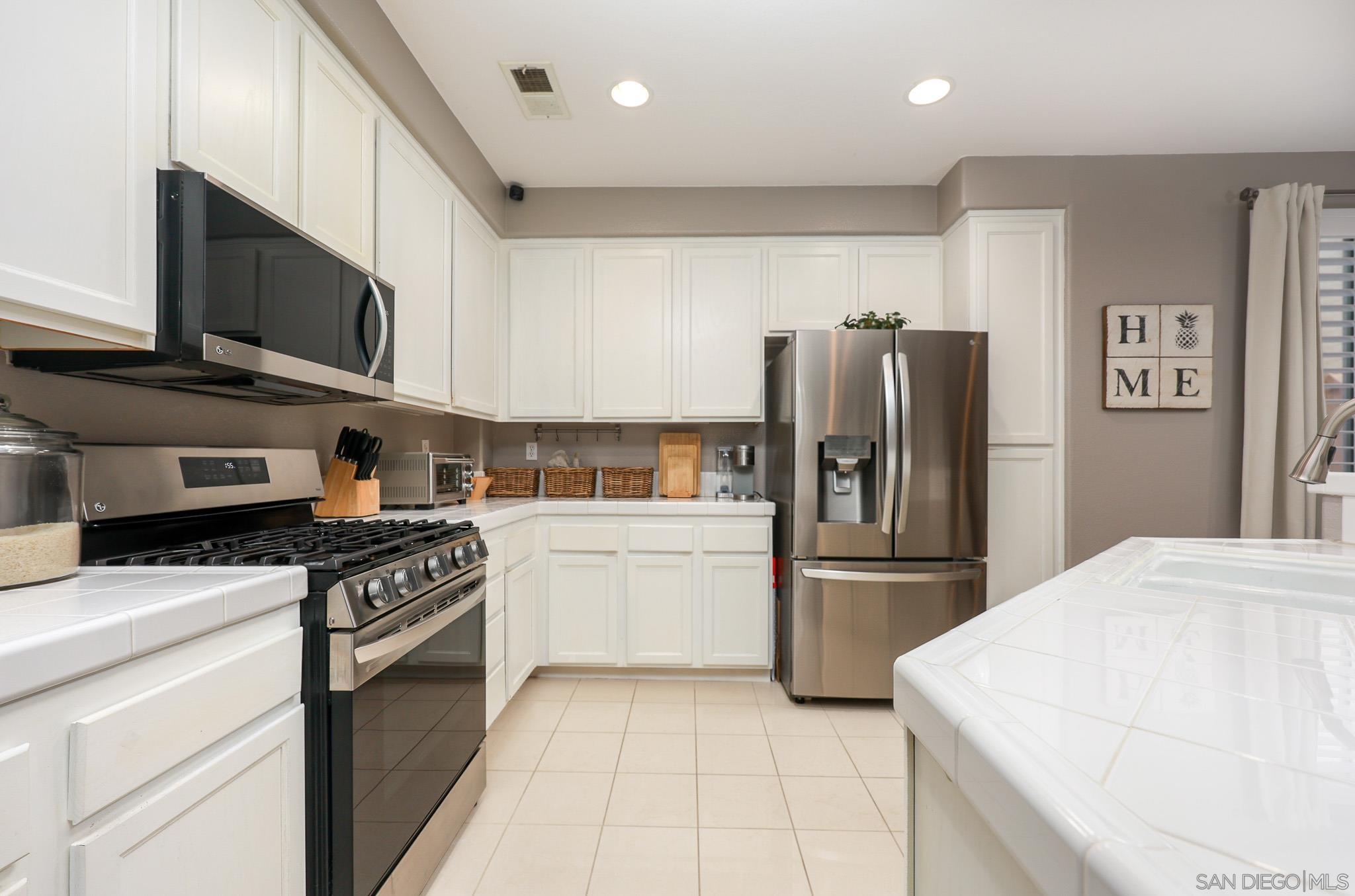 Detail Gallery Image 11 of 25 For 2003  Caminito De La Cruz, Chula Vista,  CA 91913 - 3 Beds | 2/1 Baths