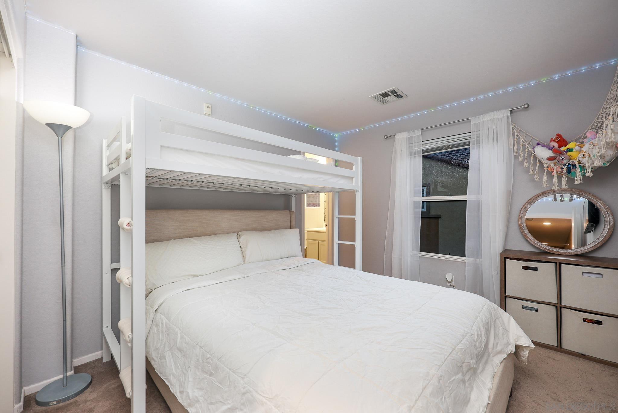 Detail Gallery Image 14 of 25 For 2003  Caminito De La Cruz, Chula Vista,  CA 91913 - 3 Beds | 2/1 Baths