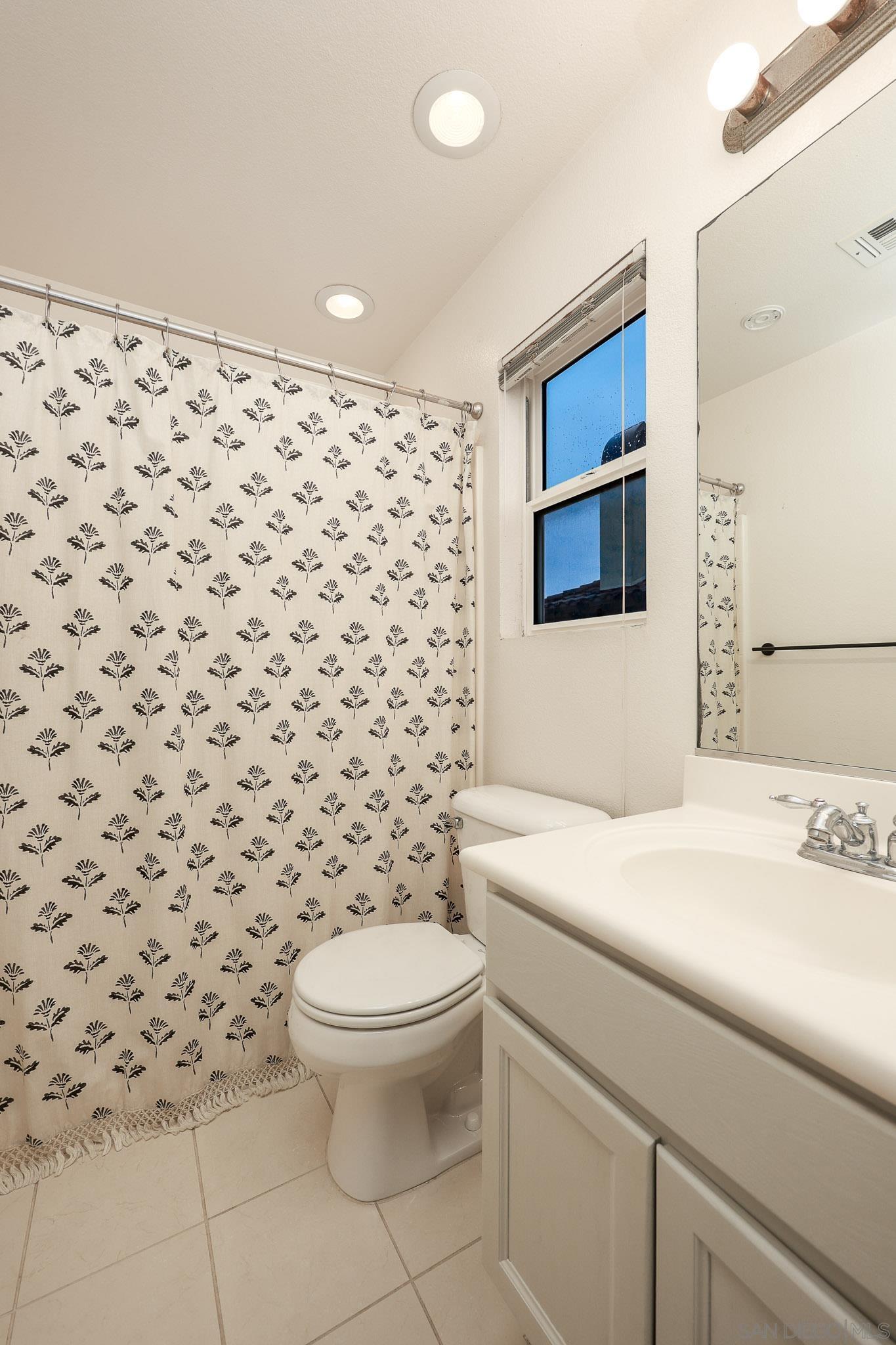 Detail Gallery Image 16 of 25 For 2003  Caminito De La Cruz, Chula Vista,  CA 91913 - 3 Beds | 2/1 Baths