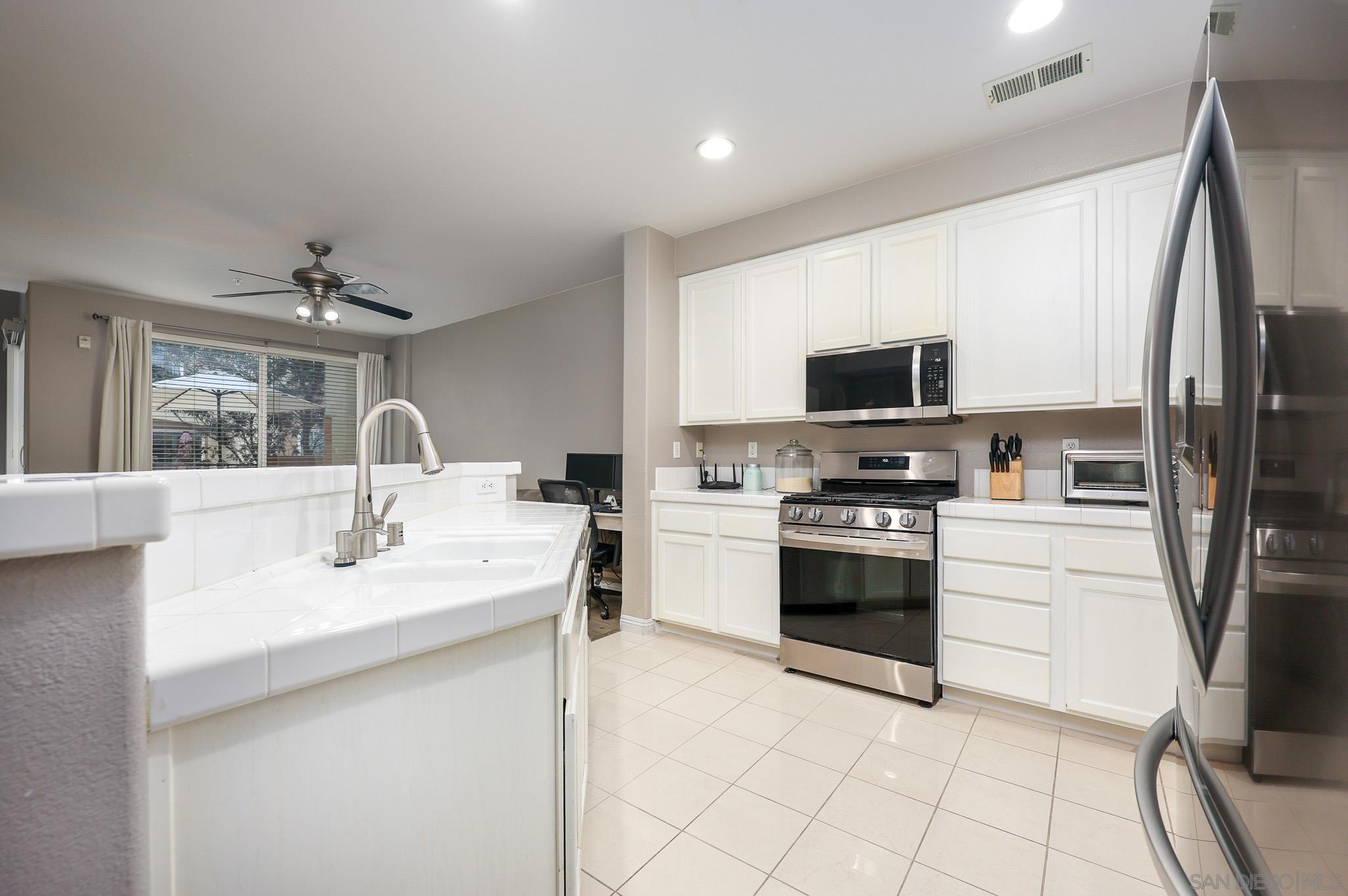 Detail Gallery Image 10 of 25 For 2003  Caminito De La Cruz, Chula Vista,  CA 91913 - 3 Beds | 2/1 Baths