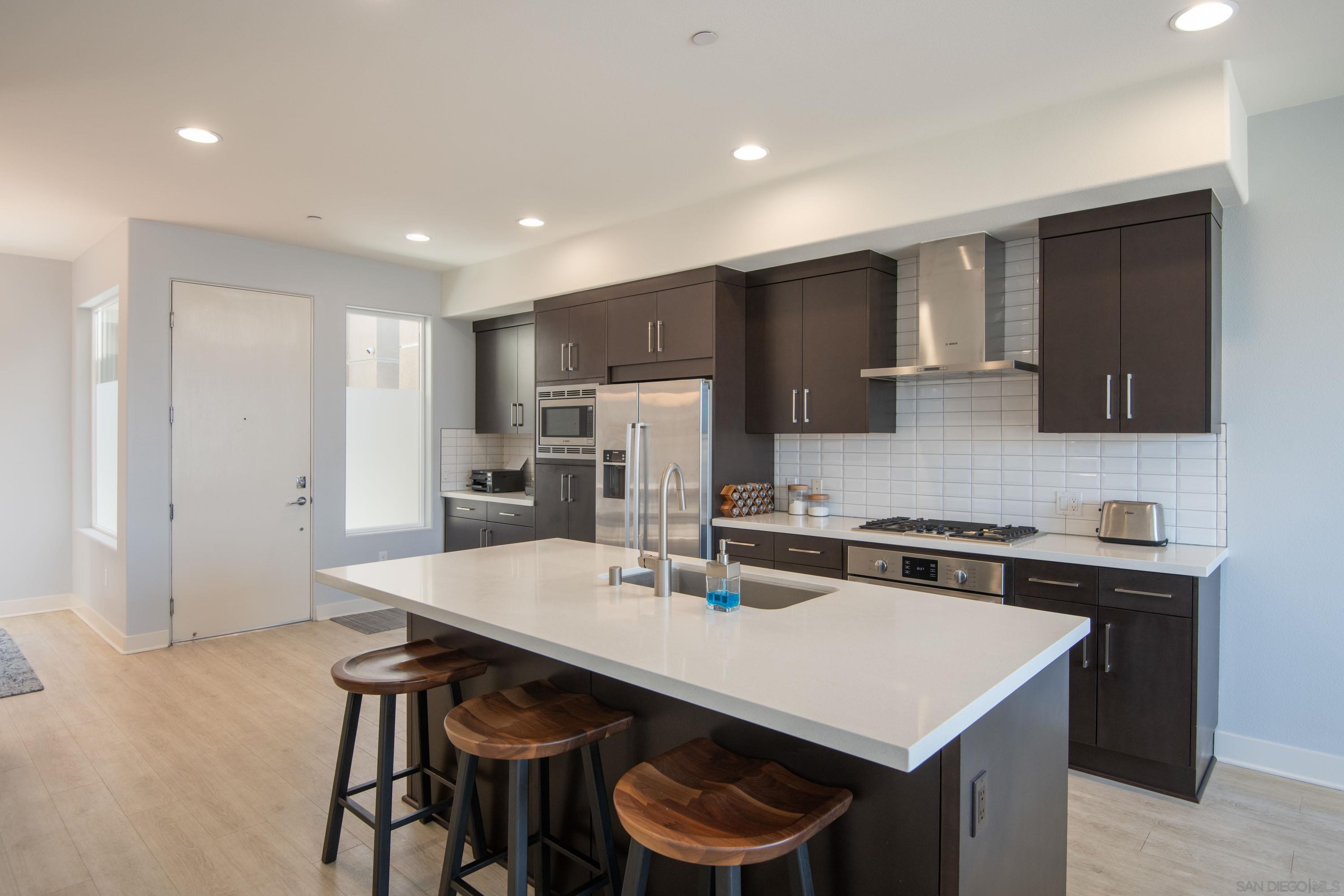 Detail Gallery Image 5 of 34 For 5702  La Jolla Blvd  #209,  La Jolla,  CA 92037 - 2 Beds | 2 Baths