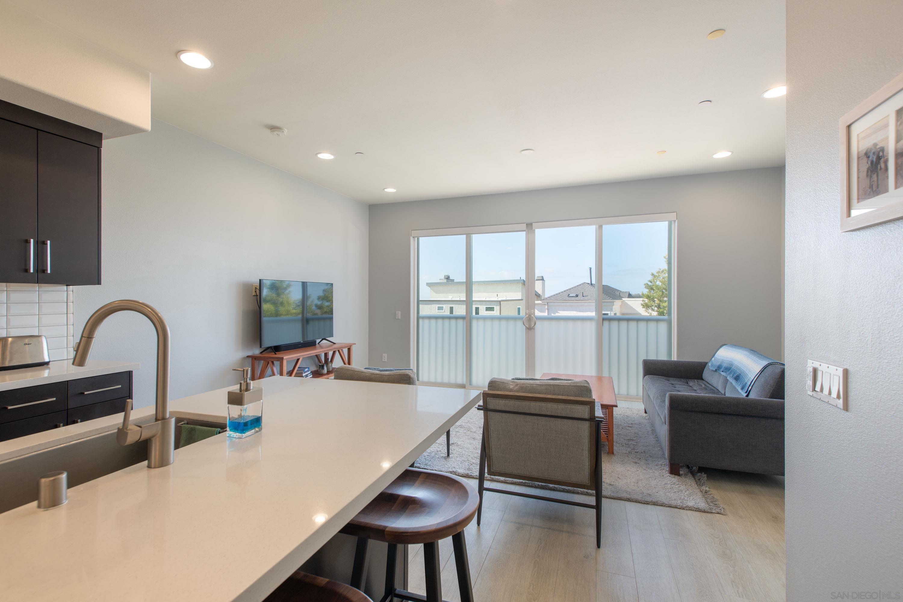 Detail Gallery Image 6 of 34 For 5702  La Jolla Blvd  #209,  La Jolla,  CA 92037 - 2 Beds | 2 Baths