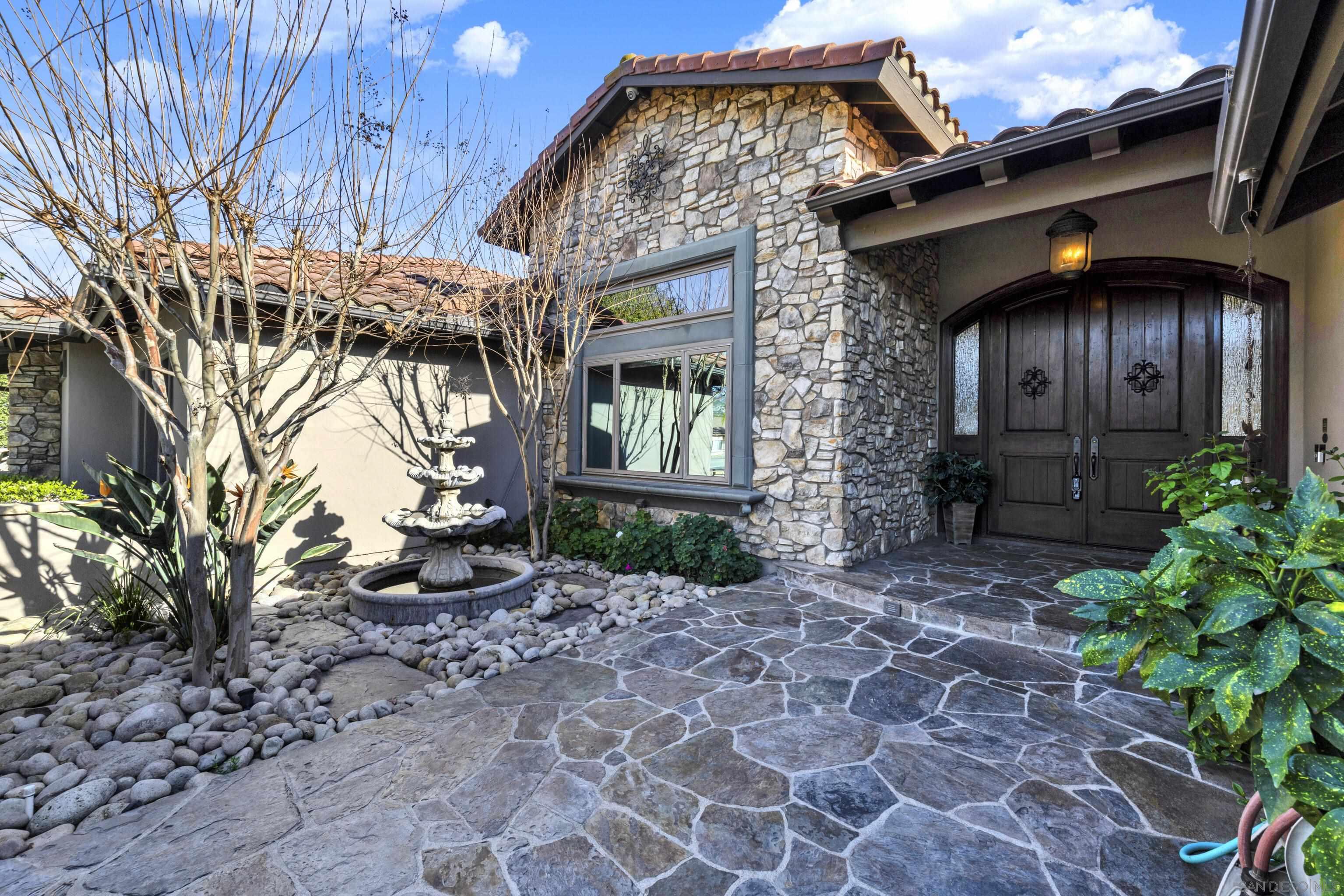 Detail Gallery Image 3 of 67 For 12885  Rockwell Ct, Poway,  CA 92064 - 6 Beds | 4/1 Baths