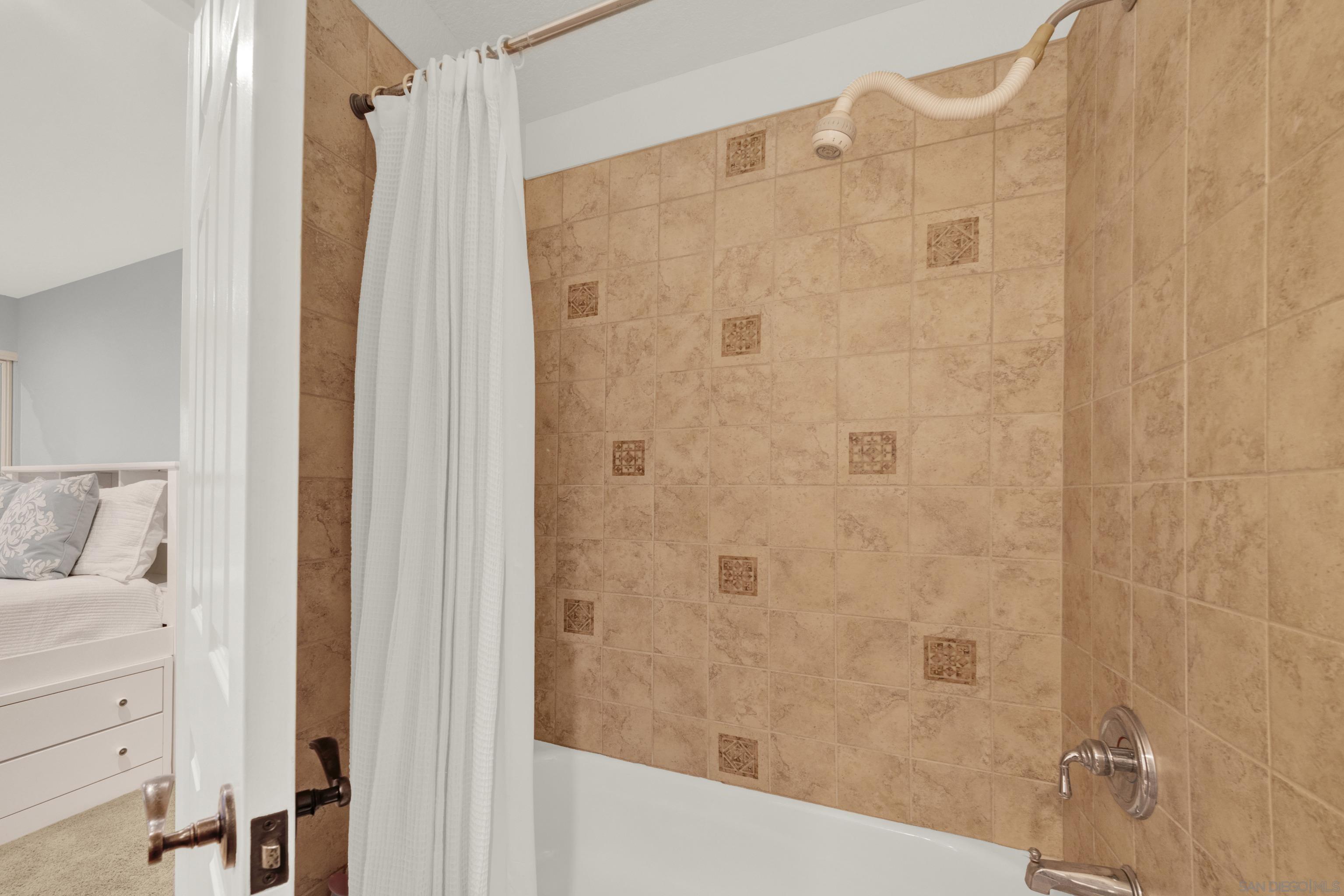 Detail Gallery Image 33 of 67 For 12885  Rockwell Ct, Poway,  CA 92064 - 6 Beds | 4/1 Baths